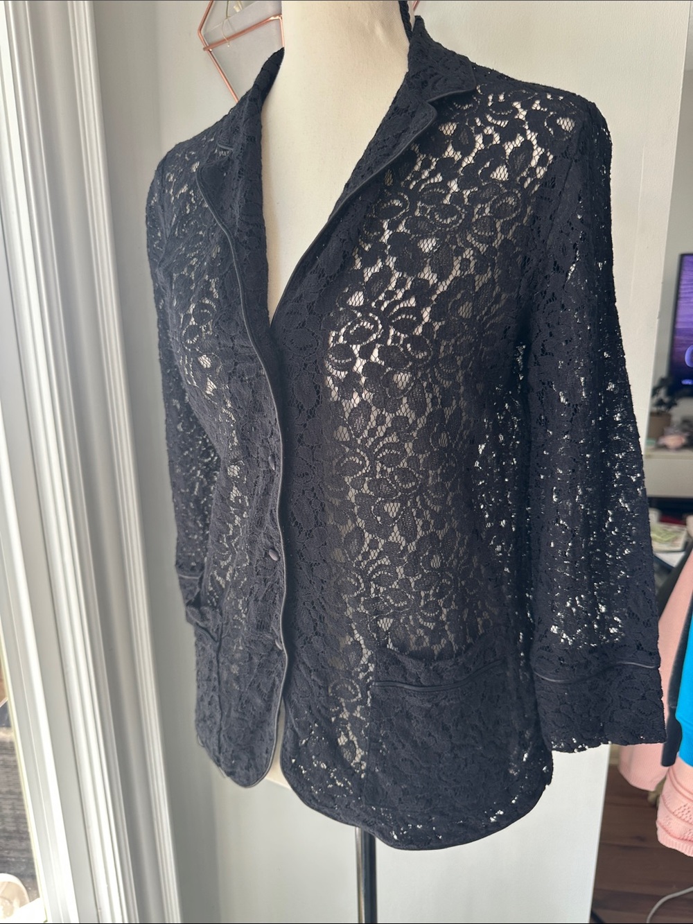 INTIMISSIMI Black Lace Satin Button-Front Sheer Jacket Pockets Size Small